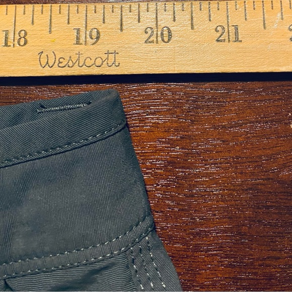 The North Face Mens Shorts Gray Zipper Pockets Size 40 - Picture 5 of 9